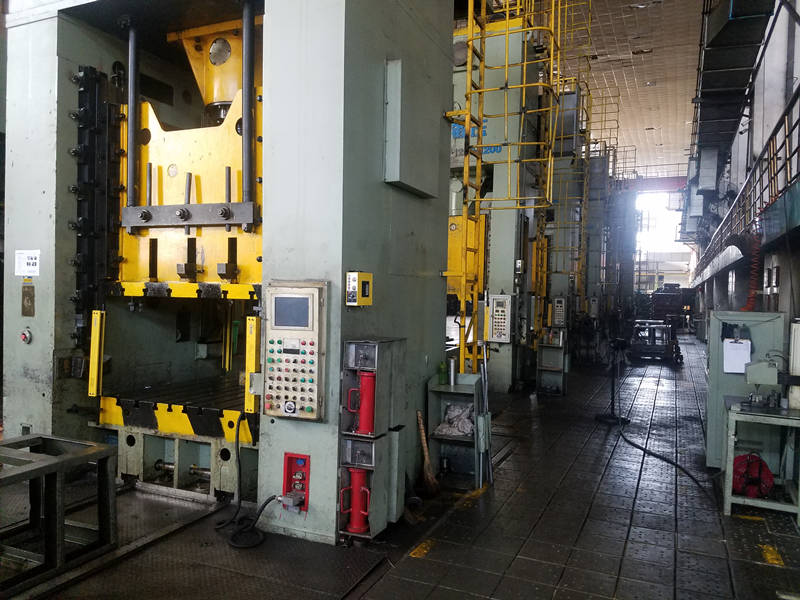 安全光幕应用于锻压压力机加工设备的现场图片