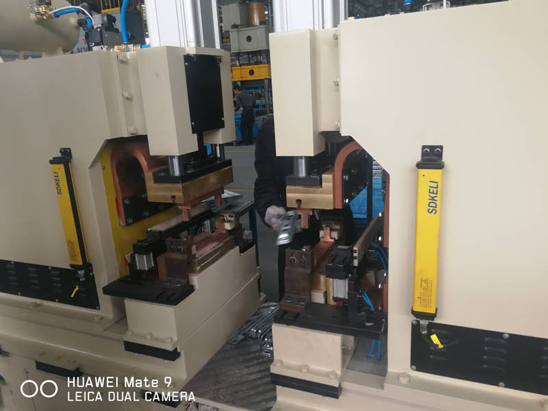 KS06安全光幕在挤压机上的现场应用图片